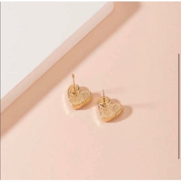 Heart Stud Earrings 🫶🏻 - Picture 3 of 4